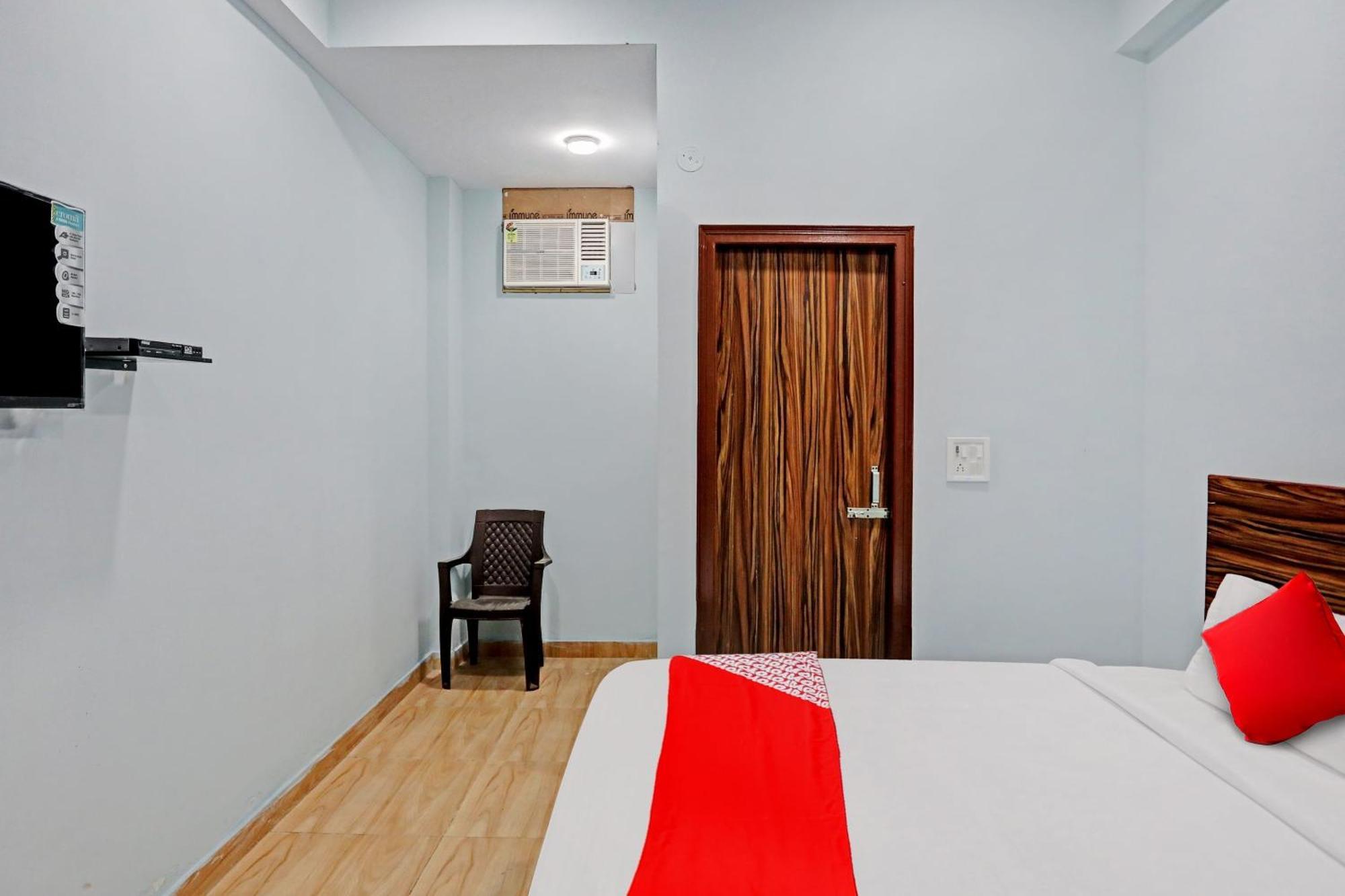 Hotel O Surya Gold Guest House Najafgarh Exterior photo