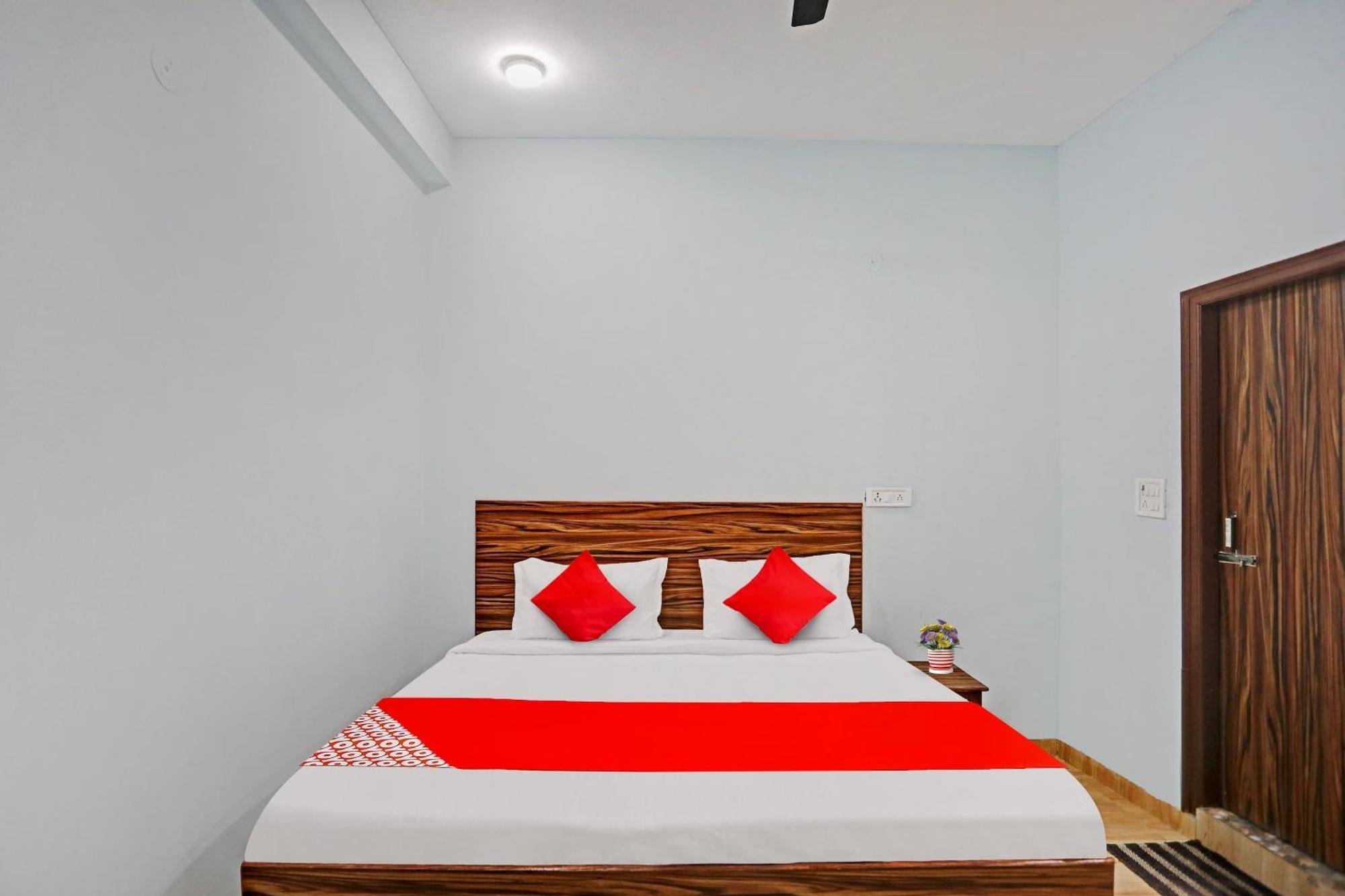 Hotel O Surya Gold Guest House Najafgarh Exterior photo