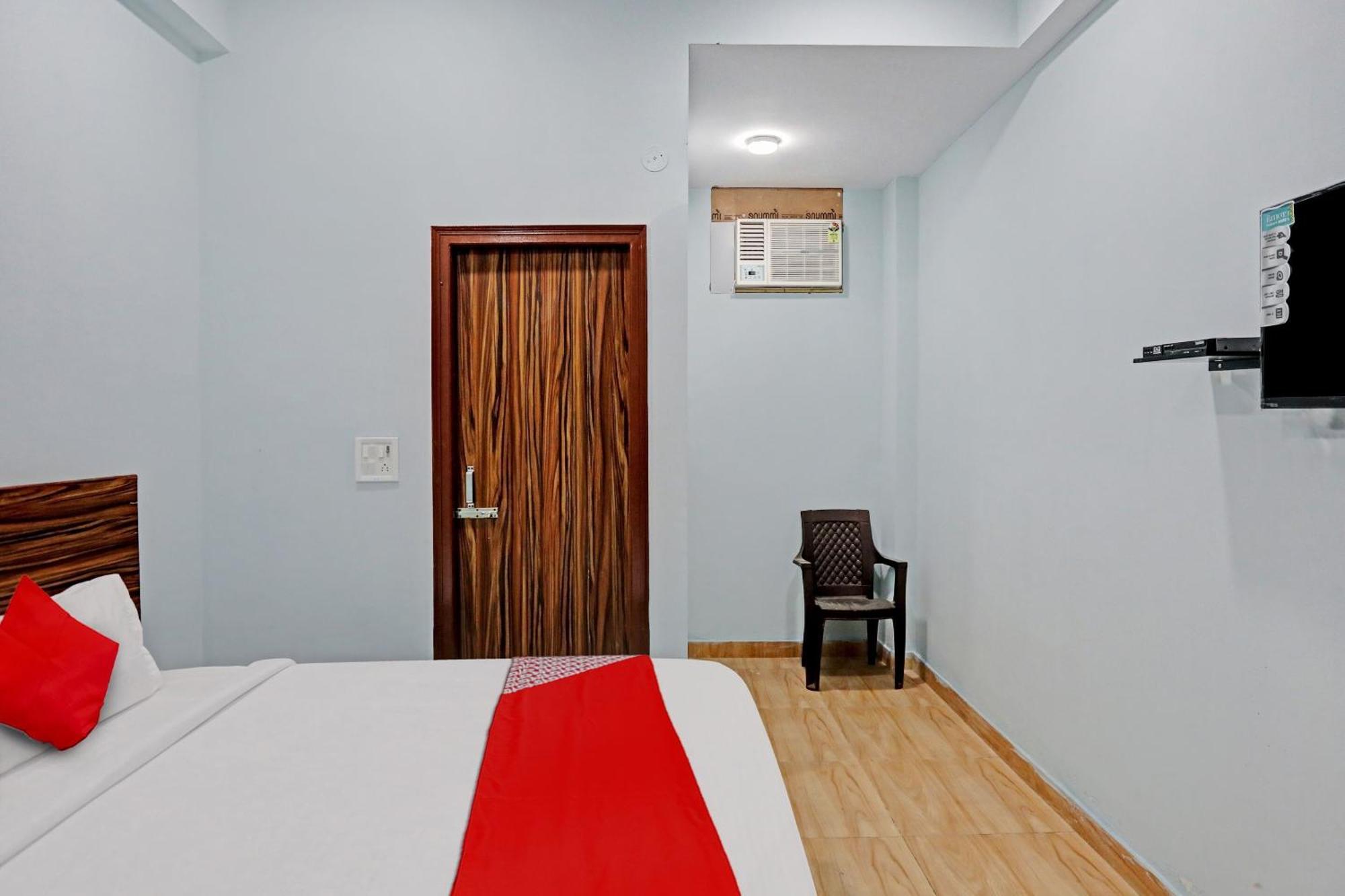 Hotel O Surya Gold Guest House Najafgarh Exterior photo