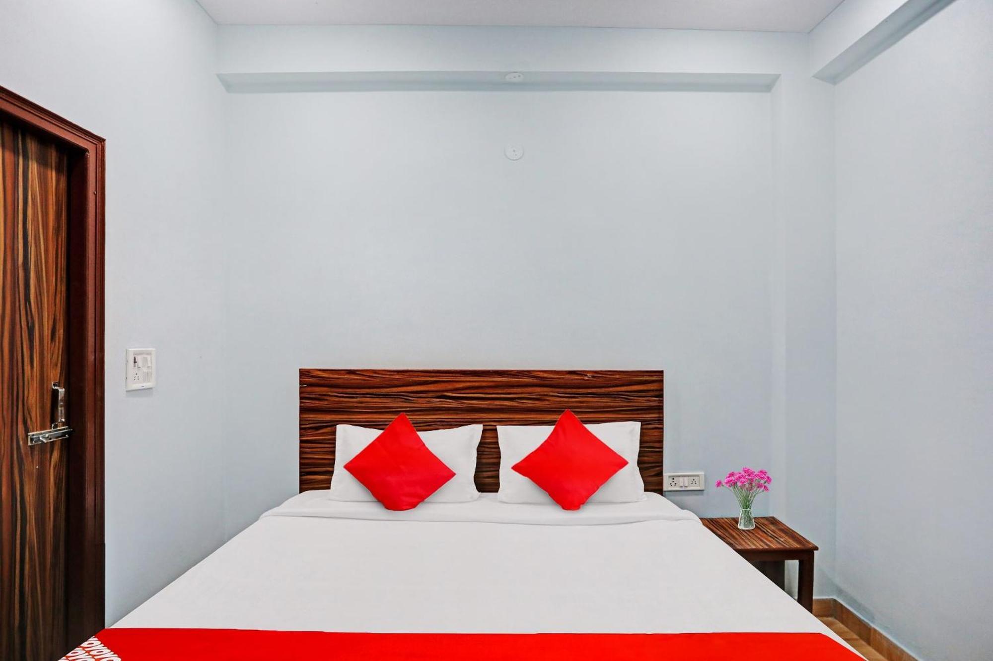 Hotel O Surya Gold Guest House Najafgarh Exterior photo